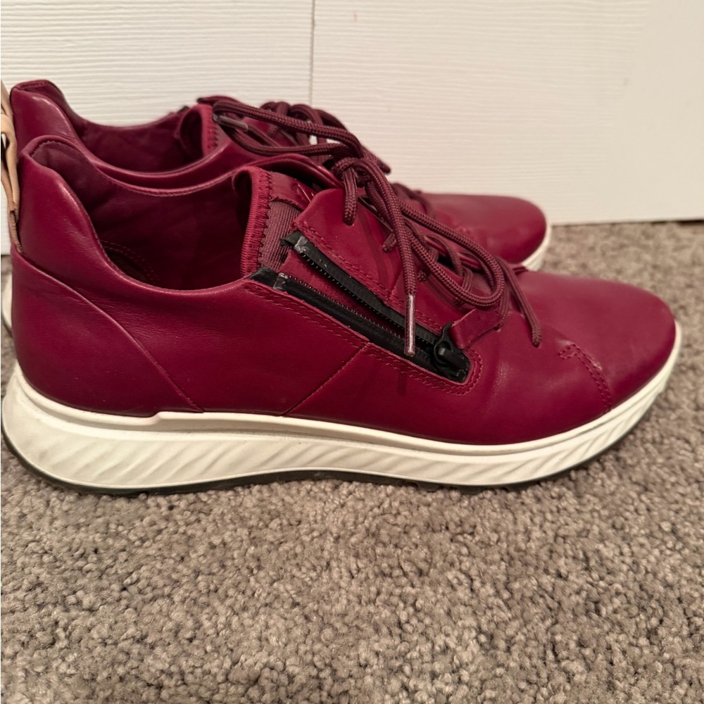 Women’s Ecco ST.1 Burgundy/Red Leather Sneakers with Side Zip - Picture 2 of 5